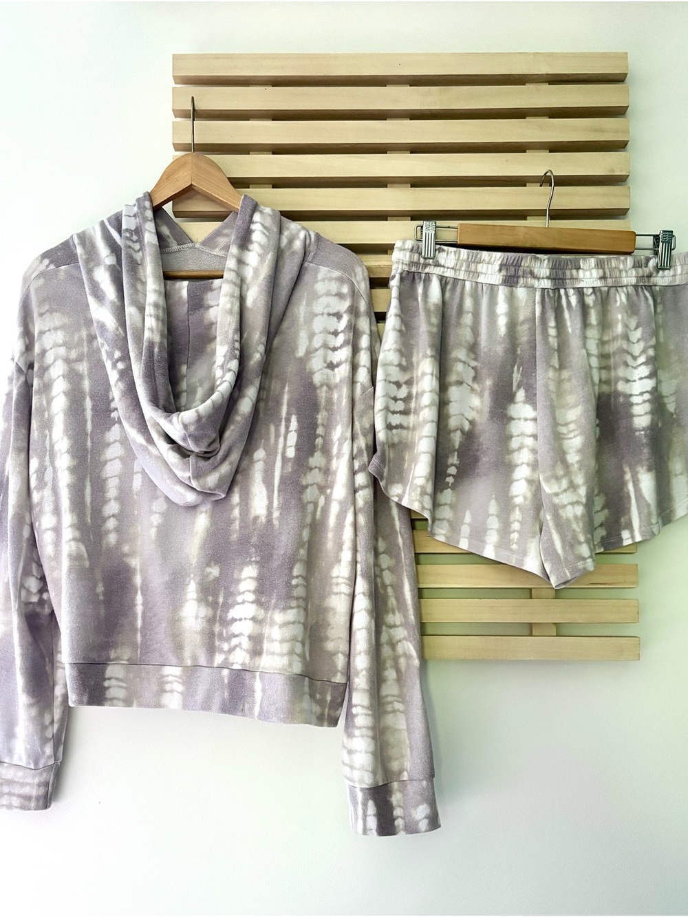 Lounge Set Dress Forum Los Angeles | Hoodie & Shorts | Size L | Cute & Comfy - Picture 2 of 8